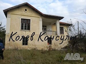 Продавам къща в с. Остър камък