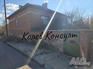 Продавам къща, с. Троян