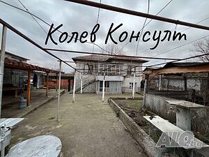 Продавам дви къщи, с. Навъсен