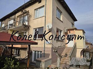 Продавам 2 етажа от къща, гр. Хасково