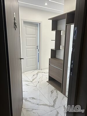 Продавам тристаен апартамент
