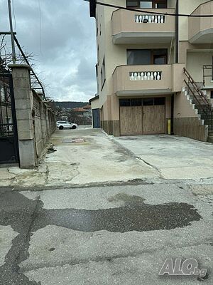 Външно ПАРКОМЯСТО във вътрешен двор!!