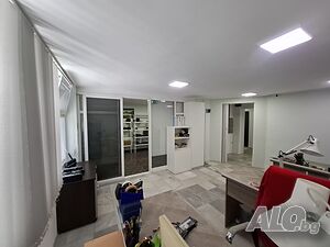 партерен офис с 4 паркоместа в самостоятелен паркинг