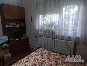 самостоятелен етаж от масивна къща Аспарухово