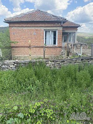 Продава стара къща