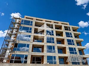 Тристаен апартамент с прилежащ двор за продажба с горска панорама в новострояща се сграда в кв. Аспа..