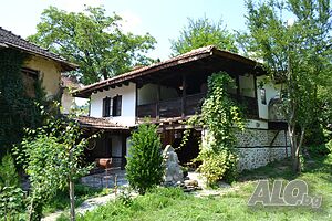 Парагон продава реставрирана стара къща край Габрово