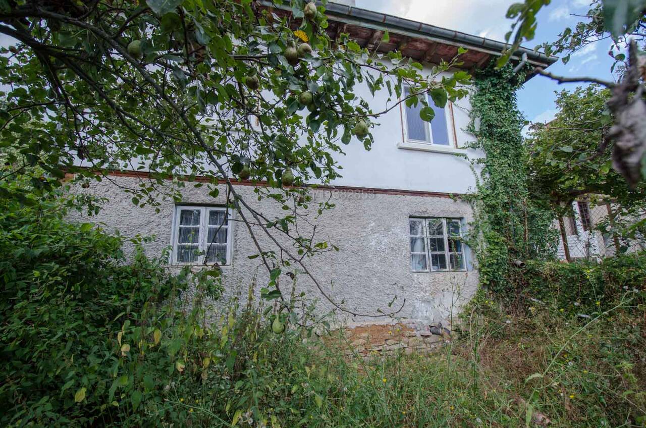 Проект за реконструкция на къща и живот на село Карали Двуетажна къща 969 кв.м РЗП 168 кв.м двор | Къщи, Вили | Карали