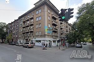 Тристаен тухлен апартамент, София район Оборище, на метри от спирка на МЕТРО ” Театрална ”