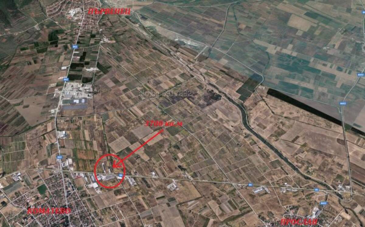 Парцел с лице