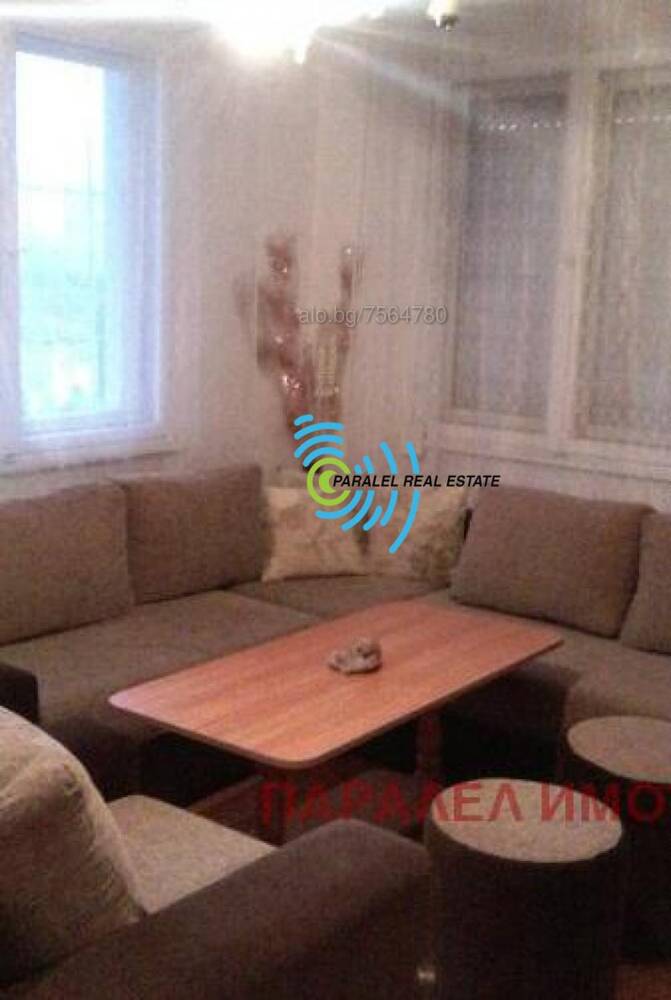 Просторен етаж в Прослав