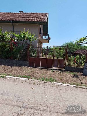 Двуетажна къща с. Мърчево обл. Монтана