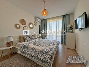Продава се луксозен двустаен апартамент с една спалня в престижния комплекс