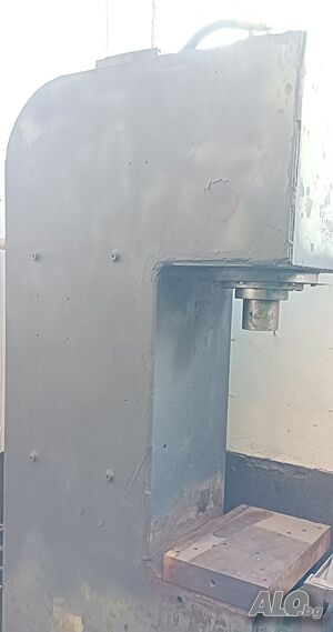 Хидравлични преси едноколонни 25 тона, 100 тона; метални палети