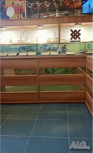 Обзавеждане за бижутериен магазин, парфюмерия и др.