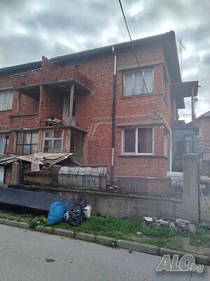Къща в Харманли до стадиона