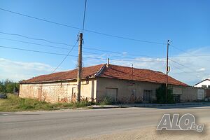Продавам масивна сграда в регулация