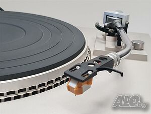 Грамофон JVC с доза Pioneer, директно задвижване + 3 плочи