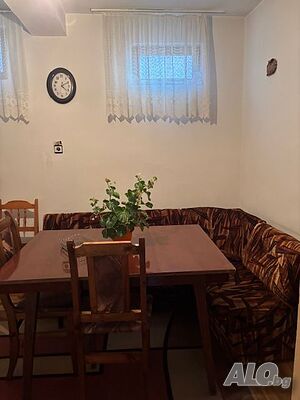Двуетажна масивна къща на две плочи в с. Брестовица, с канализация