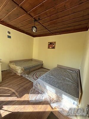 Реновирана къща в с. Драгойново с балканска гледка и голям двор 2540кв.м., с канализация