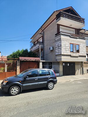 Триетажна къща в гр. Карнобат