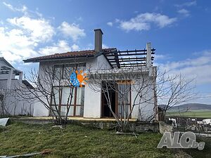 Двуетажна къща в село Александрово