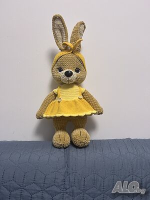 Зайче плетена играчка амигуруми