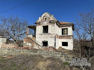 Голям парцел с къща до Карнобат