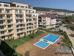 Нов двустаен апартамент с морска гледка, на брега на морето в Св. Влас