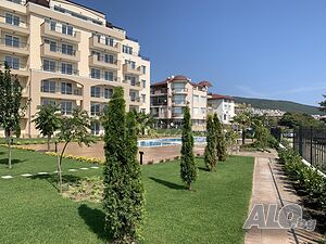 Нов двустаен апартамент на брега на морето в Св. Влас