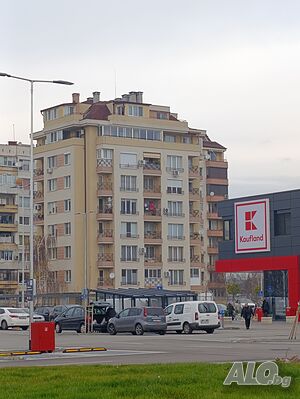 Отдава се под наем двустаен, нов апартамент, на бул. Рожен, от собственик