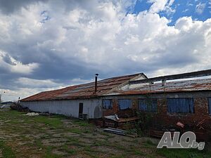 Промишлен имот с голям двор (общо 7300 кв.м.) в ДЗС - кв. Дебела Кория