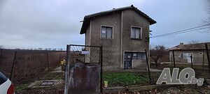 Продавам къща в село Честименско