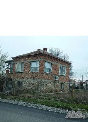 Къща с двор 2х70м2/860м2двор/в центъра на с Равнец 88хил Евро или бартер за апартамент или магазин