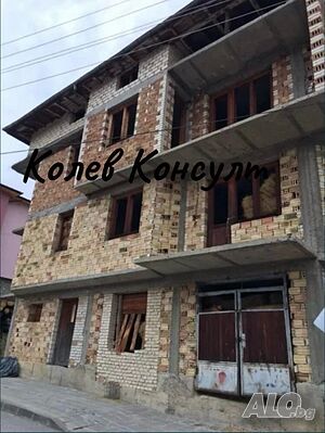 Продавам четириетажна къща в град Чепеларе