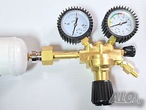 Азот бутилка 110bar с обем 950мл./950 cm³. Редуцир-вентил 16bar, накрайник клима
