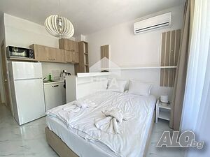 Студио с гледка към басейна в Приморско