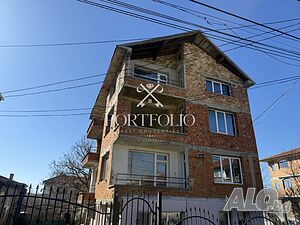 Ексклузивна! Самостоятелна къща с двор от 520 кв.м. и топ локация гр. Ахелой!