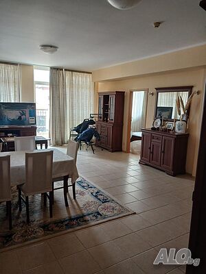 Стилен апартамент в луксозния комплекс Sunset Resort на първа линия море