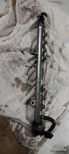 Горивна рейка/FUEL RAIL 30777759 Volvo 2.4 V40 V60 S60 S80 V70 XC70 XC60 D3 D4 D5