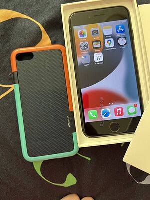 Apple iPhone 7/32GB Черен цвят/ като нов!
