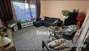Продава се 2-ри етаж от триетажна сграда