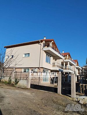 Приказна триетажна къща в Свети Влас с обща площ 254 кв