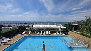 Просторен 4-стаен апартамент 120м² на първа линия в Свети Влас с фронтална гледка