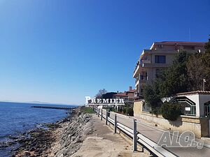 Тристаен апартамент в Равда на първа линия с гледка море