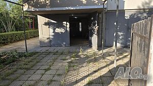 Партерен гараж с бонус паркомясто кв Смирнески