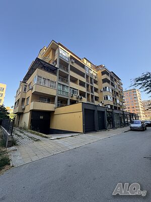 Паркомясто до Луксор 1 и Т-маркет