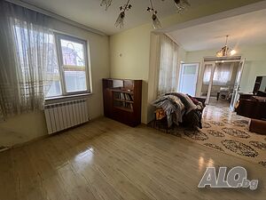Продава къща в кв. Ново село