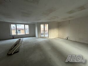 ТОП ИМОТ! Просторен тристаен 202 кв.м с тераса 42 кв.м и подземен гараж до пл. Левски