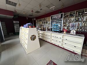 Продава търговско помещение